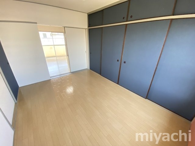 第1三宅ビルの洋室