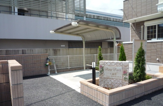 ローズパーク弐番館のエントランス
