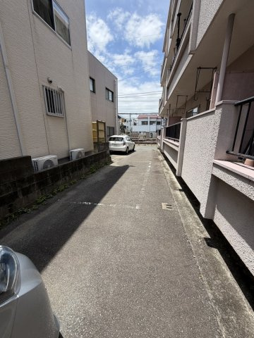 マンション106の駐車場
