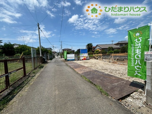 行田市桜町　新築一戸建て　リーブルガーデン　01の前面道路含む現地写真
