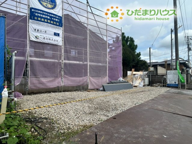 行田市桜町　新築一戸建て　リーブルガーデン　01の前面道路含む現地写真