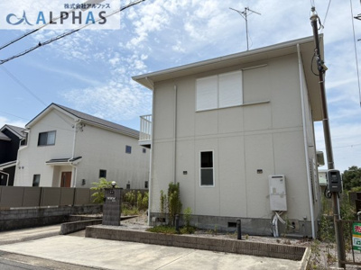 【外観】 | 三木市志染町青山一丁目　一戸建て | ■閑静な住宅街の１区画♪
■周辺にはスーパーや小学校があり、生活便利です♪