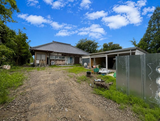 稲敷市結佐　中古戸建の庭|※画像の一部はAIを用いて加工・編集しています。実際の状況と異なる場合がありますので、ご了承下さい。