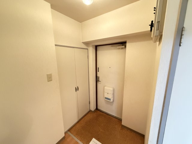 政和ビルの玄関
