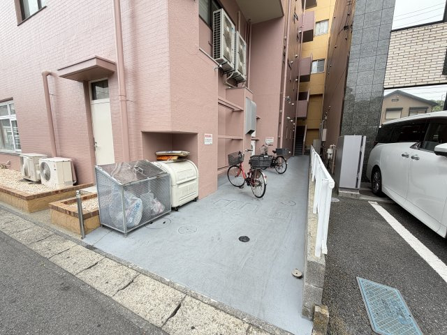 政和ビルのエントランス