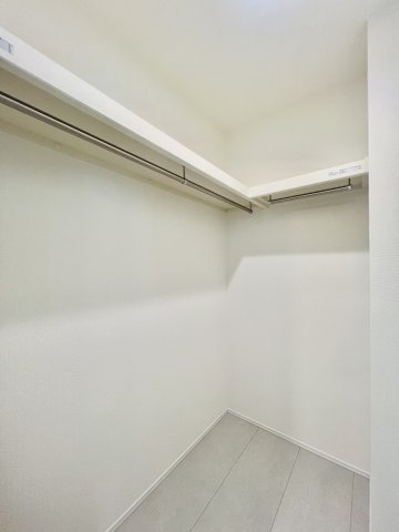 前橋市南町の収納|洗面室横にはWICがあるので、ご家族の衣類などもひとまとめに♪