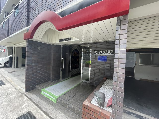 メゾンニューレーダーのエントランス