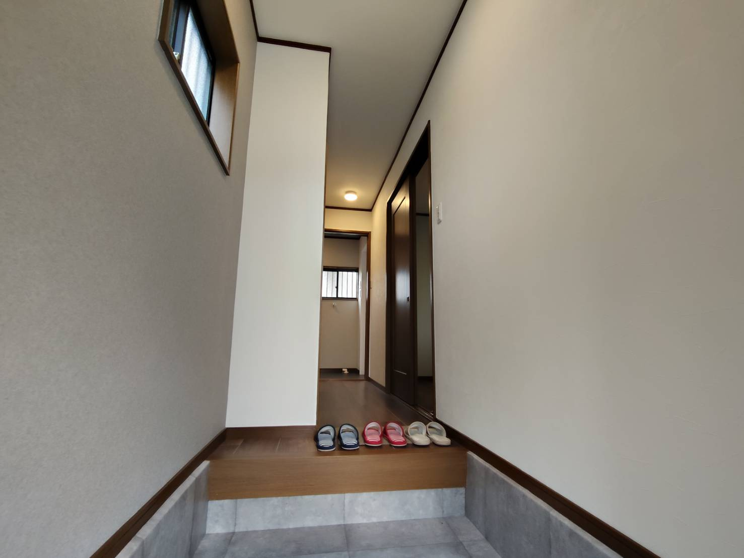 堺市東区日置荘北町中古戸建の玄関