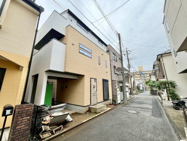 【仲介手数料無料】ふじみ野市丸山第3期―新築分譲住宅―限定1棟の前面道路含む現地写真|光と風が入り込む贅沢なゆとり空間。明るく暖かい日差しがさんさんと降り注ぎ、豊かな緑も享受できる至極の立地です。