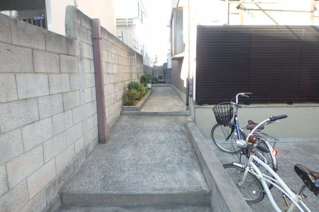 ソレイユハイツのエントランス