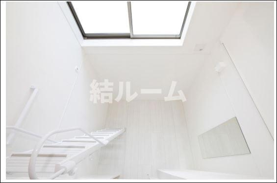 新宿区大久保１丁目の賃貸マンションの居間・リビング|別号室参考写真