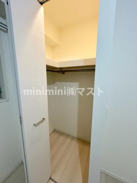 プレミスト堺筋本町ラディーナの収納
