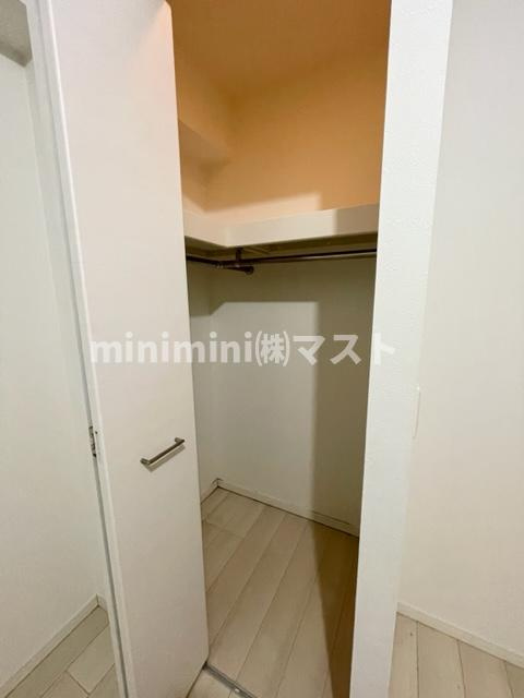 プレミスト堺筋本町ラディーナの収納