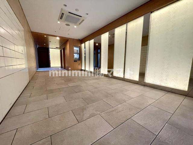 プレミスト堺筋本町ラディーナのロビー