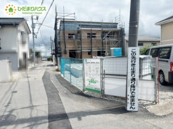 野田市中野台02期　新築戸建　1号棟の前面道路含む現地写真|接道：北西側4ｍ市道