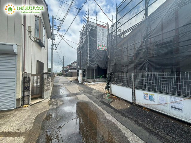 野田市中野台02期　新築戸建　1号棟の前面道路含む現地写真|接道：北西側4ｍ市道