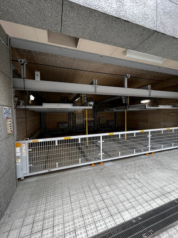 ルイシャトレ大手前の駐車場