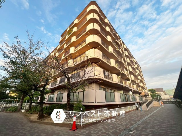 若江岩田スカイハイツの外観|【リノベスト不動産】女性スタッフ・男性スタッフ共に活躍中！