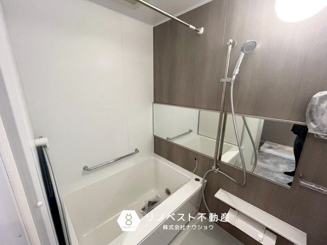 若江岩田スカイハイツの浴室|浴室暖房乾燥機能付き◎ワイドミラーはホテルライクでおしゃれですね♪