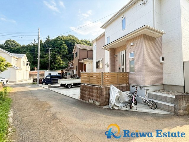 中古戸建　茅ヶ崎市芹沢の前面道路含む現地写真
