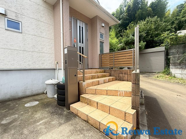 中古戸建　茅ヶ崎市芹沢の玄関