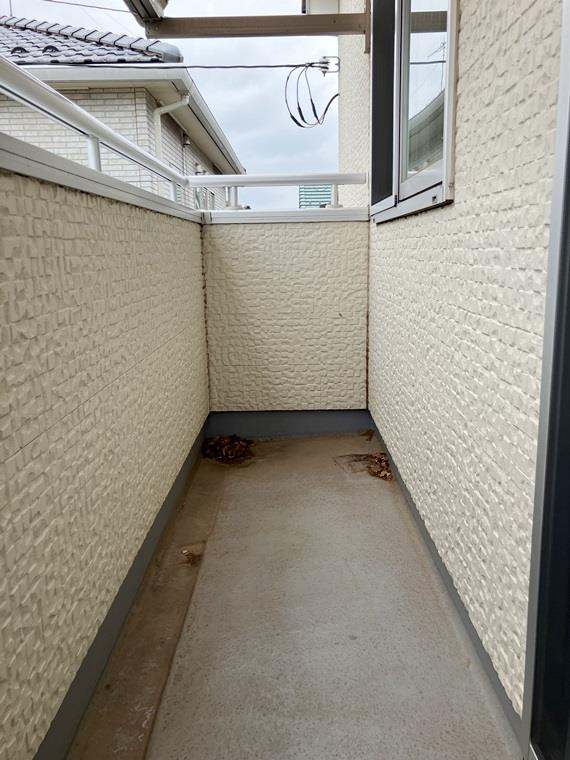 柏崎戸建のバルコニー|外からの目が気にならないバルコニーで洗濯物が干せます
