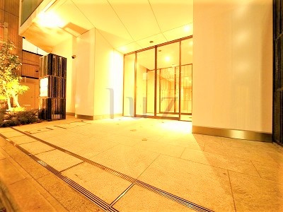 ザパークハビオ横浜東神奈川のエントランス