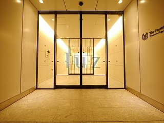 ザパークハビオ横浜東神奈川のエントランス