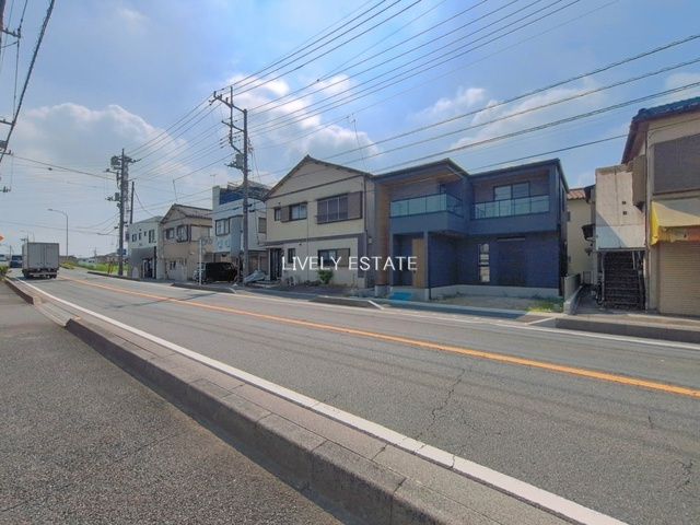 草加市長栄4丁目 新築分譲住宅の前面道路含む現地写真