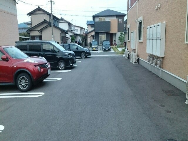 ラフレシールの駐車場