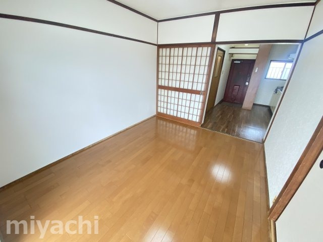 ハニーハイツの洋室