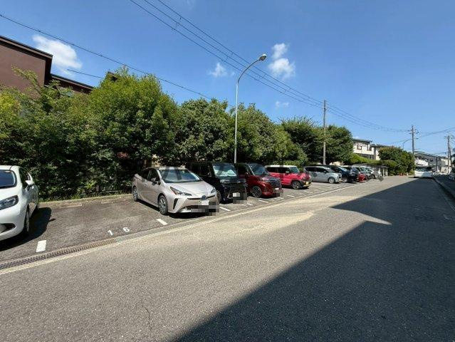 山田池パークハイツ1の駐車場|駐車場に車を止められます