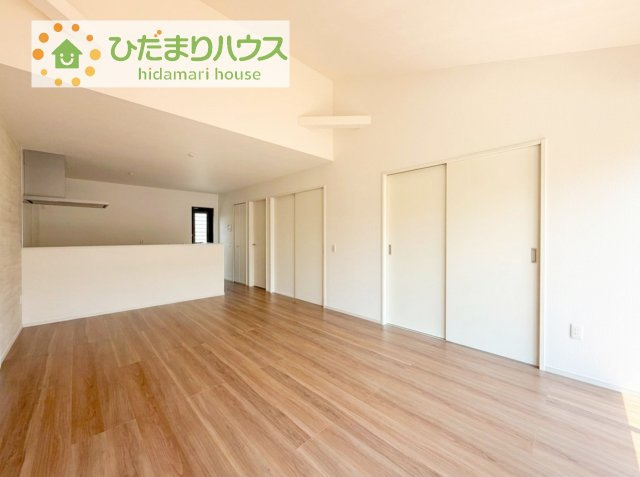 【居間・リビング】 | 土浦市板谷6期　新築戸建 | お子様が元気に遊べる広々としたリビングです！