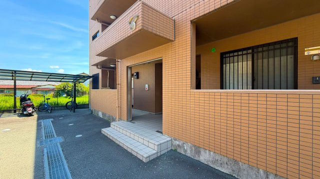 レアールマンションセレッソのエントランス