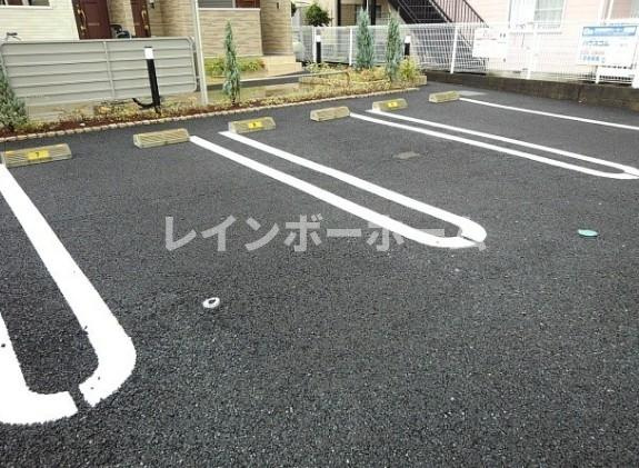 ルミナス-Kの駐車場|車をお持ちの方に嬉しい駐車場付きの物件です
