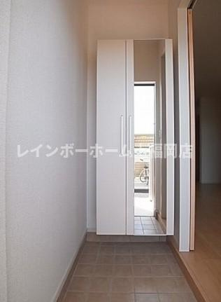 ルミナス-Kの玄関|明るい玄関です