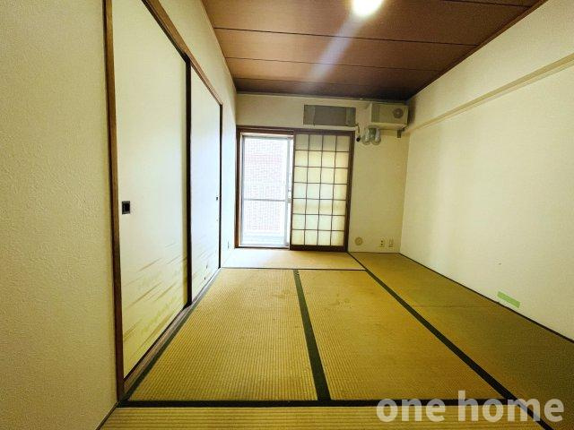 シャトー新大阪の和室|◆約6.0帖和室（南西側）です！
◆周辺には商業施設が揃っておりますので、快適にお住まいいただけます！