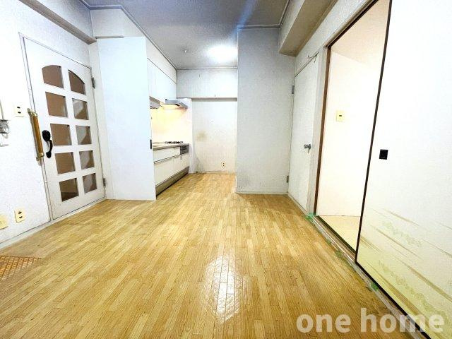 シャトー新大阪の居間・リビング|◆LDK約8.8帖 別角度です！
◆【onehome専任物件】売主様→当社→お客様の関係でご内覧～商談までスムーズです!!