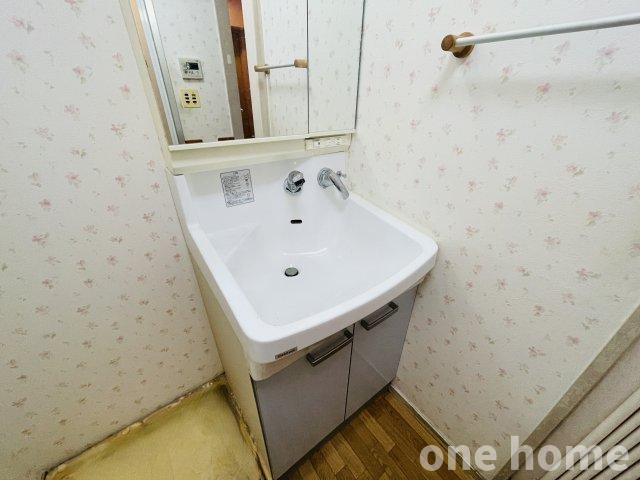 シャトー新大阪の独立洗面台|◆洗面化粧台です！
◆周辺は高低差の少ない平坦地エリアです！徒歩や自転車などでの移動もスムーズです！
