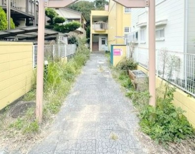 座間市南栗原５丁目のアパートのエントランス
