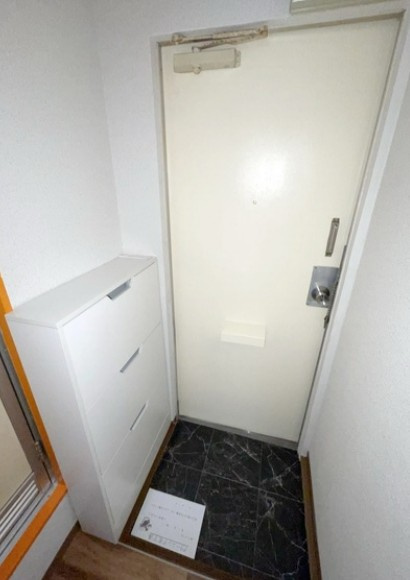 座間市南栗原５丁目のアパートの玄関