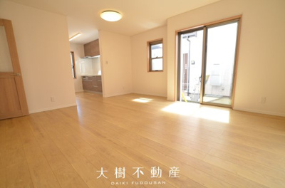【居間・リビング】 | 海老名市国分南4丁目　中古戸建て　【仲介手数料無料】