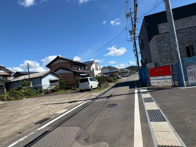 タマタウン　関市巾1丁目（倉知小Ⅲ）　全5区画分譲の前面道路含む現地写真|「現地（2026年9月17日）撮影」　
■前面道路　
■ヤマダ不動産　株式会社リライフ