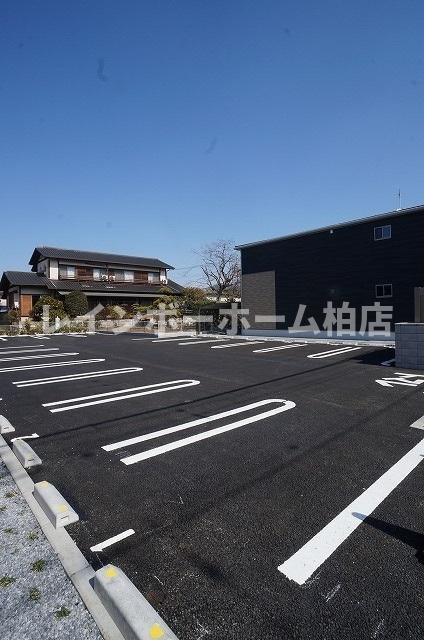 【仲介手数料：50％OFF】対象物件！の駐車場|車をお持ちの方に嬉しい駐車場付きの物件です