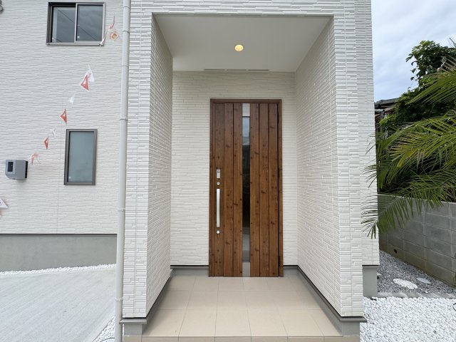うるま市喜仲（全3棟）3号棟の玄関|※同仕様写真です