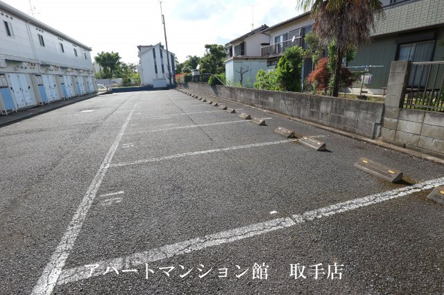 レオパレスメルベーユの駐車場|画像9