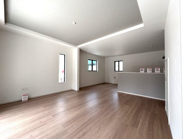 南区赤坪町新築戸建の居間・リビング
