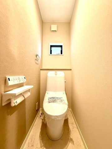 栄区鍛冶ヶ谷1丁目のトイレ|使いやすさと美しさを両立した、上質で整った印象のトイレ空間です。