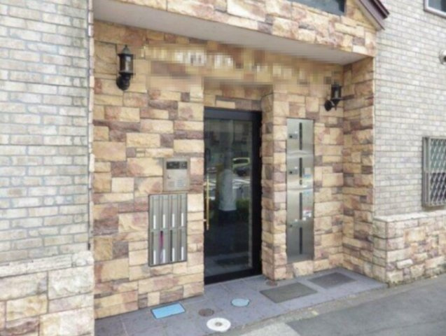八王子市子安町１丁目の賃貸マンションのエントランス