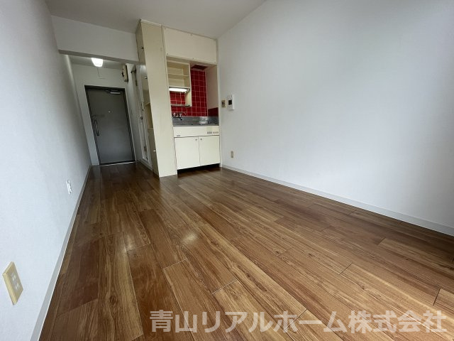 【居間・リビング】 | ハイシティ表参道 | 原状回復工事前の写真となります